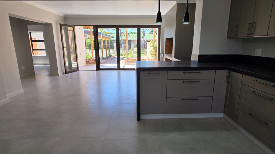 3 Bedroom Property for Sale in Hartenbos Central Western Cape